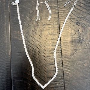 necklace and earring set! second picture shows both pieces on.